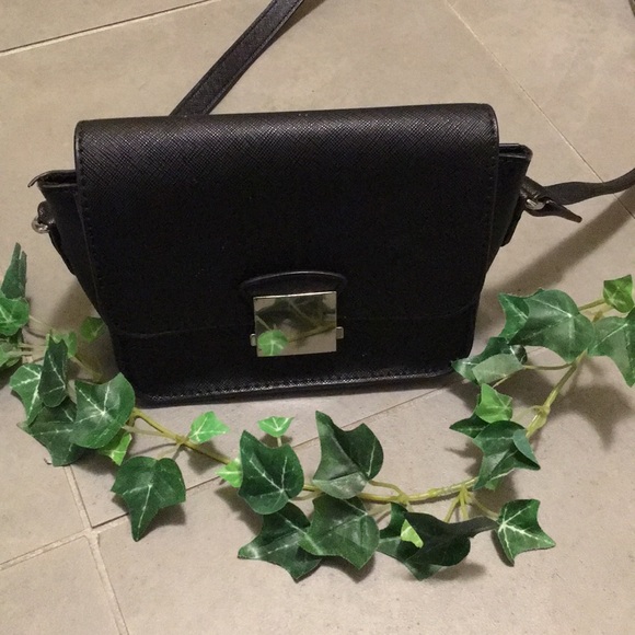 Zara Handbags - 🖤Zara Crossbody Purse🖤